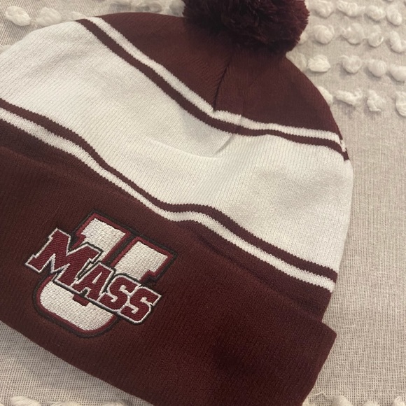 BN UMass Amherst PomPom hat - Picture 4 of 5